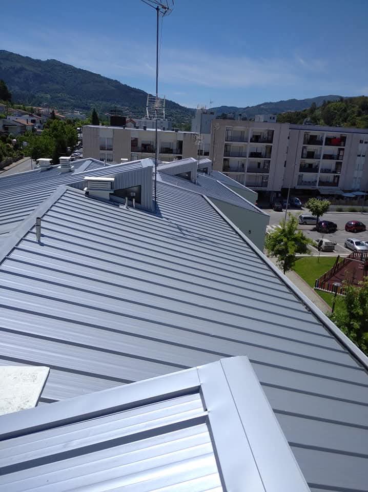 Obra com Painel Fachada Fixação Oculta