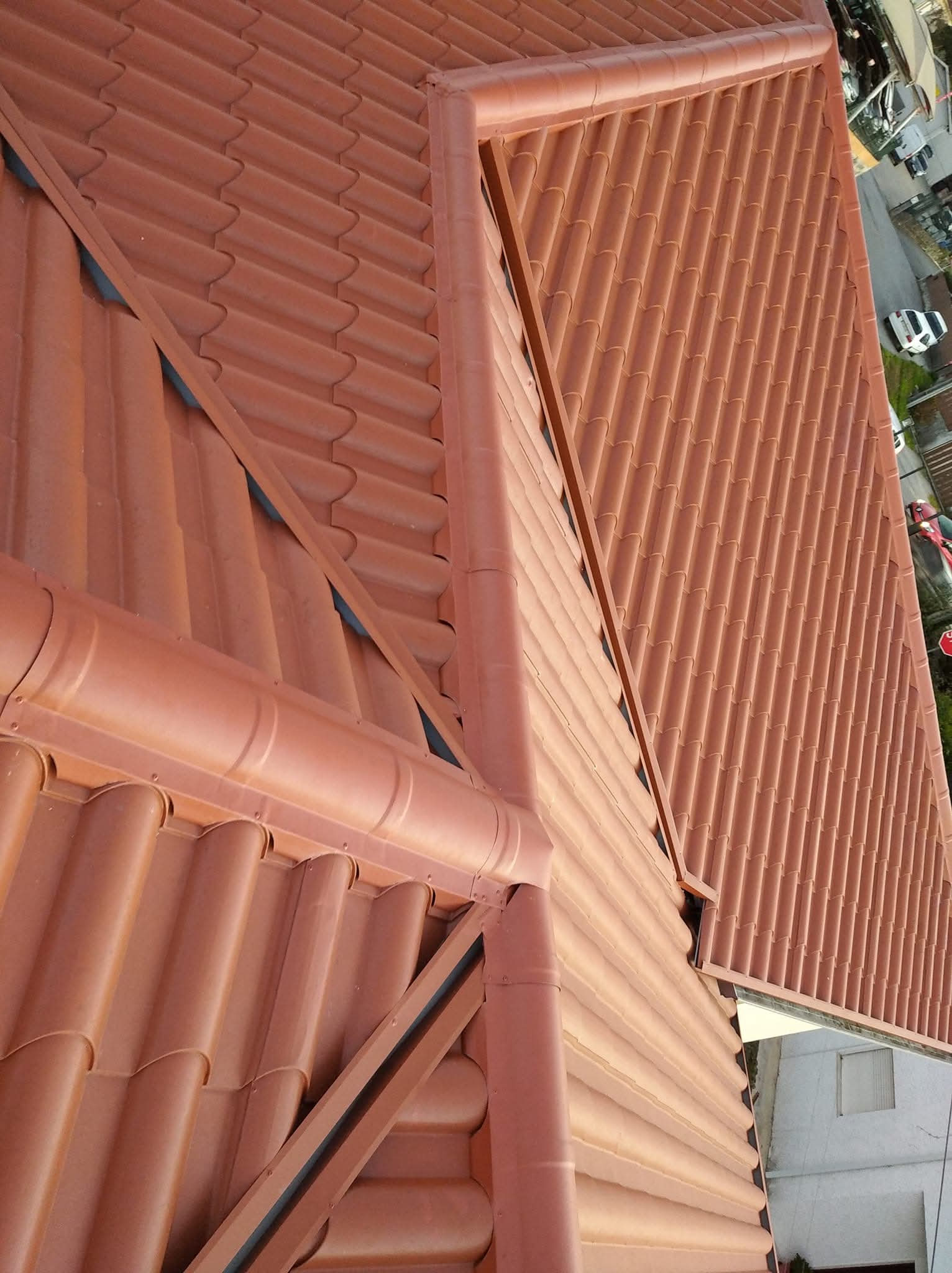 Obra com Painel Imitação Telha