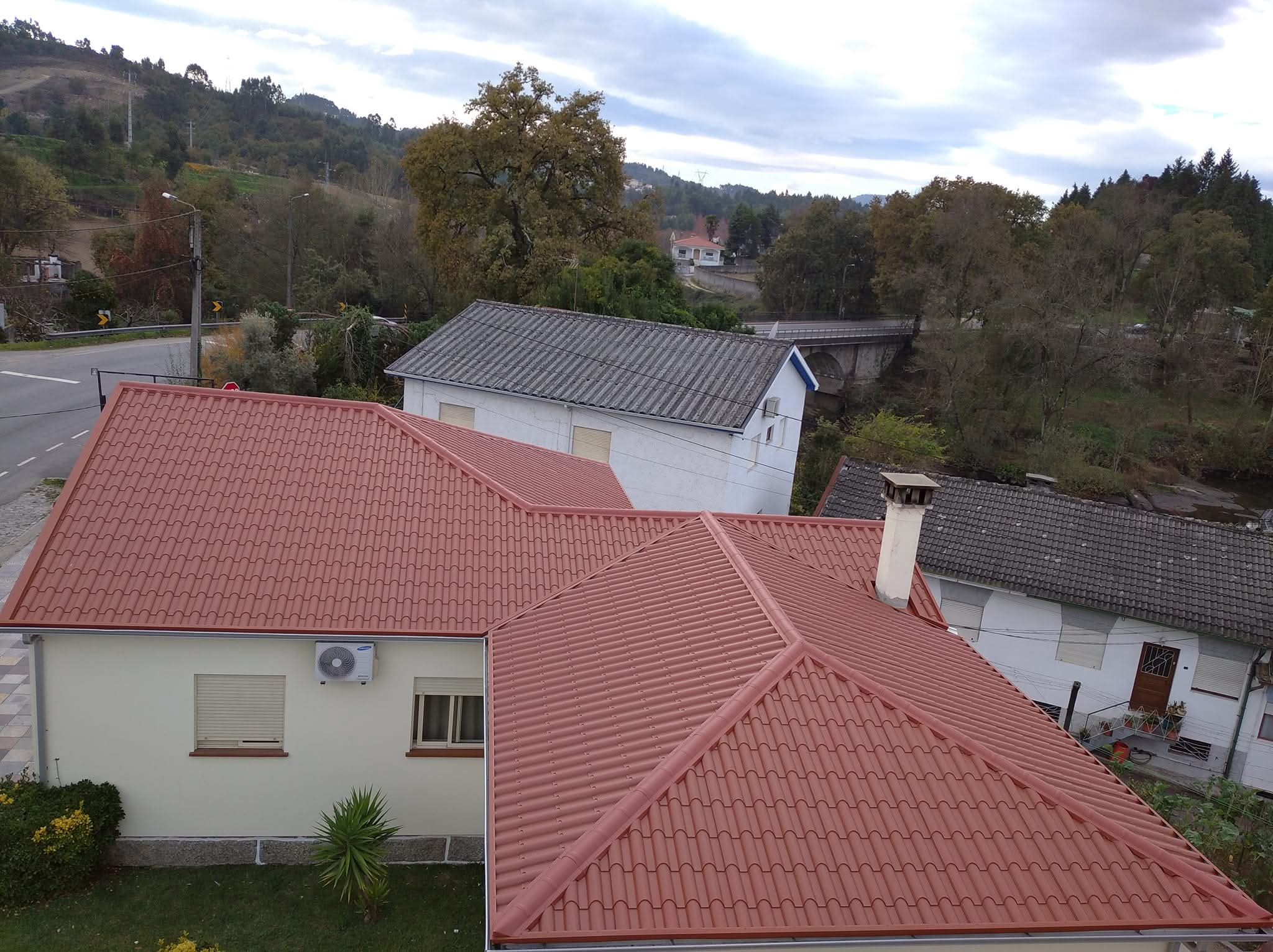 Obra com Painel Imitação Telha