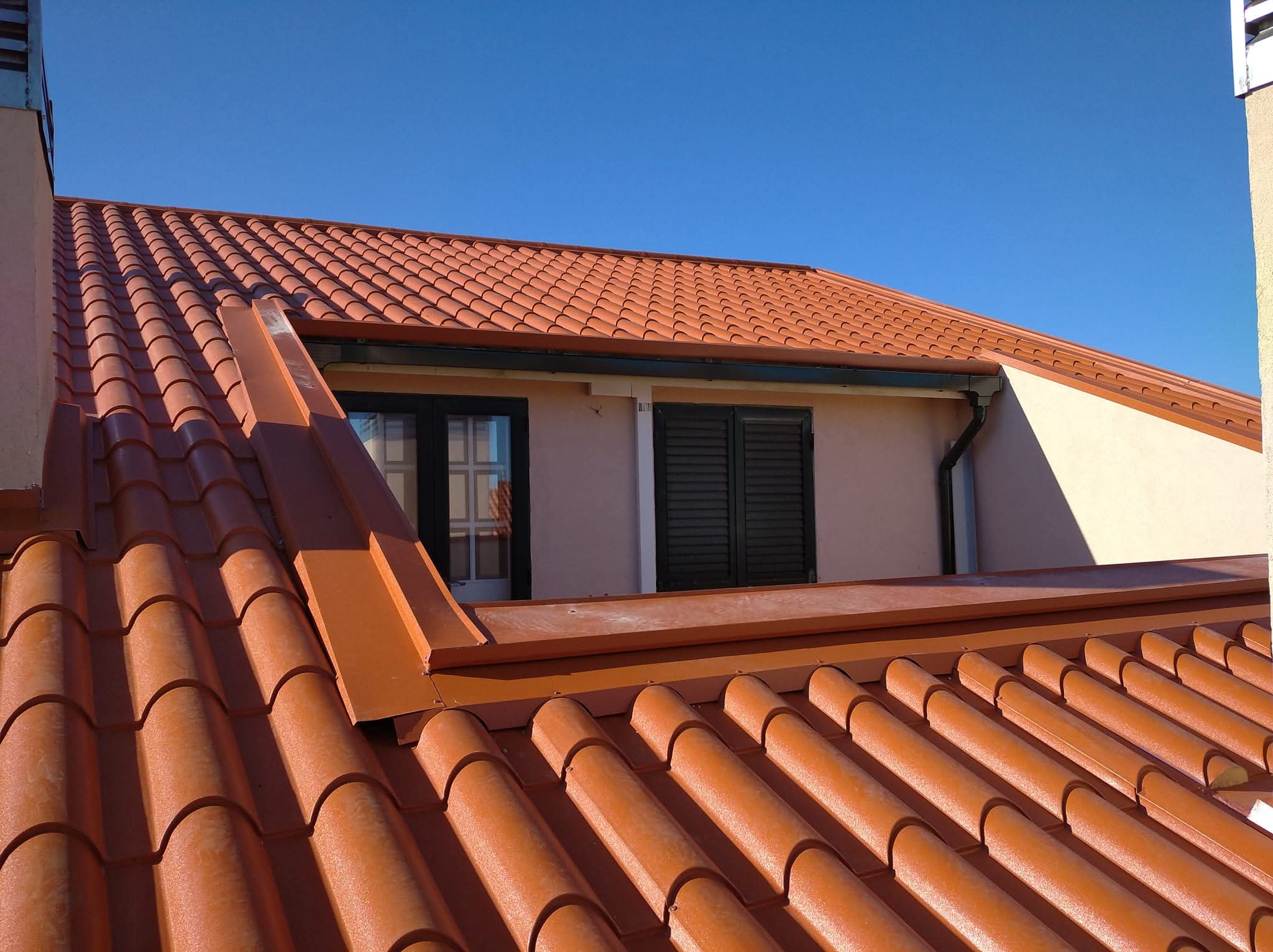 Obra com Painel Imitação Telha