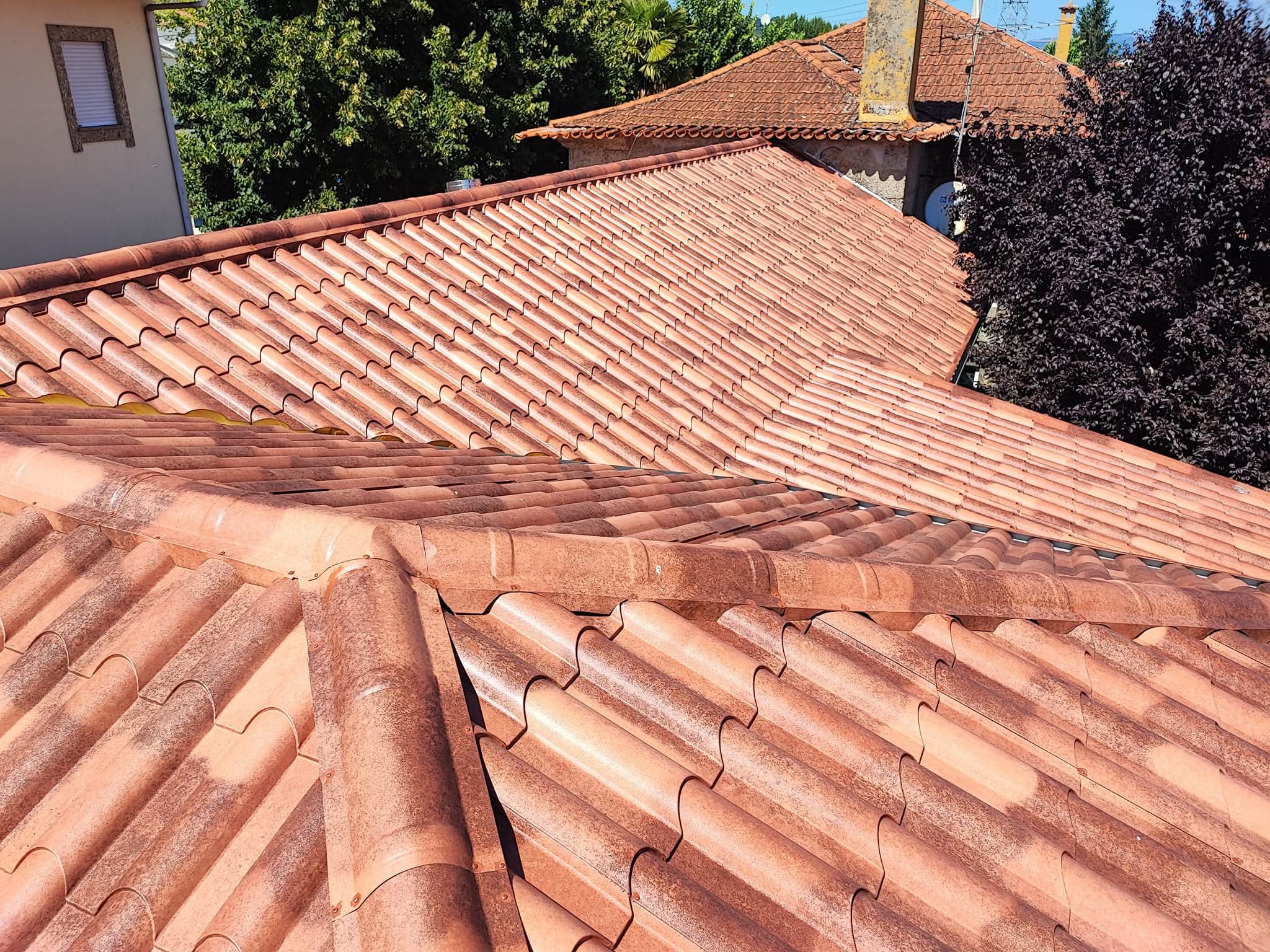 Obra com Painel Imitação Telha